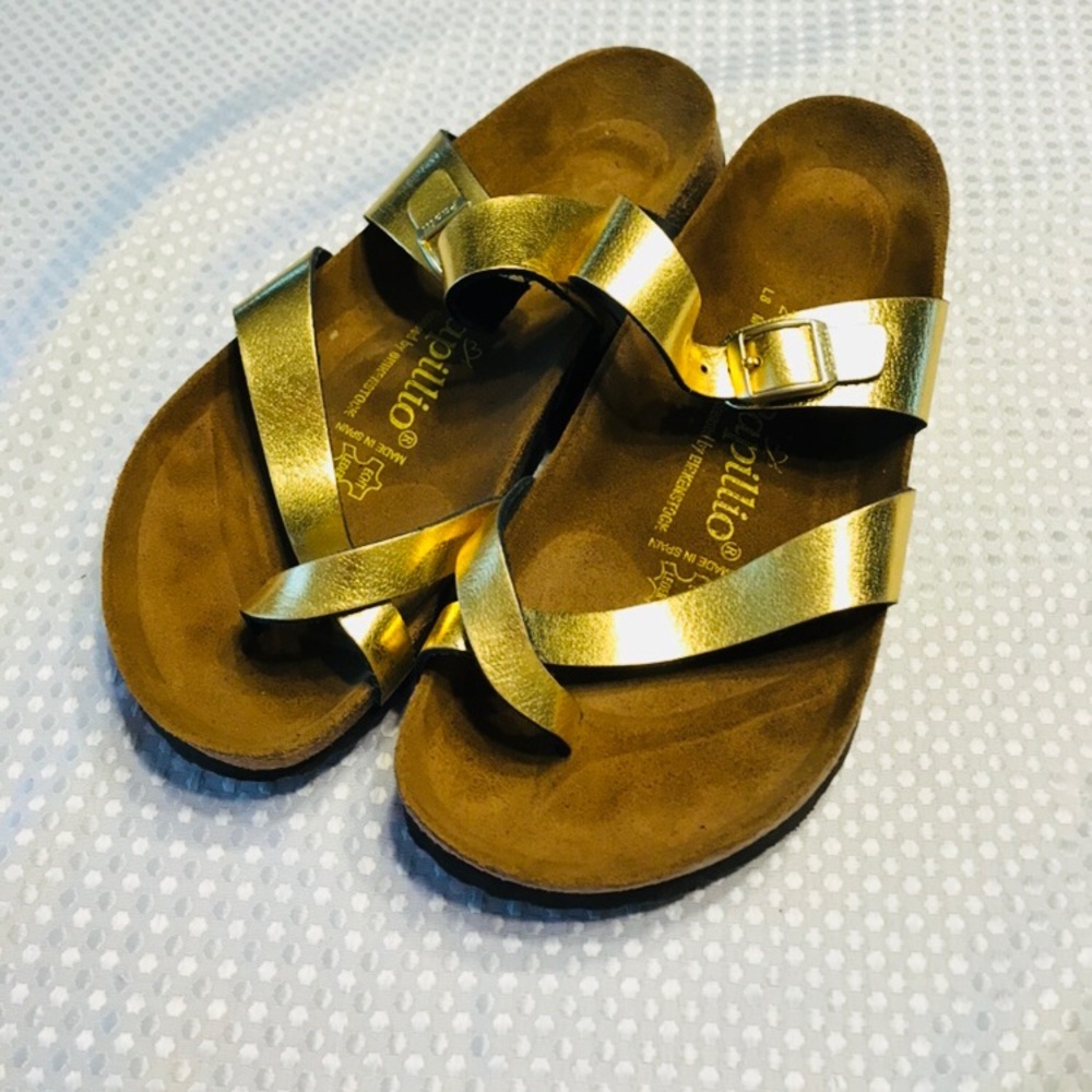 NWOT Papillo Birkenstock slip-on gold sandals